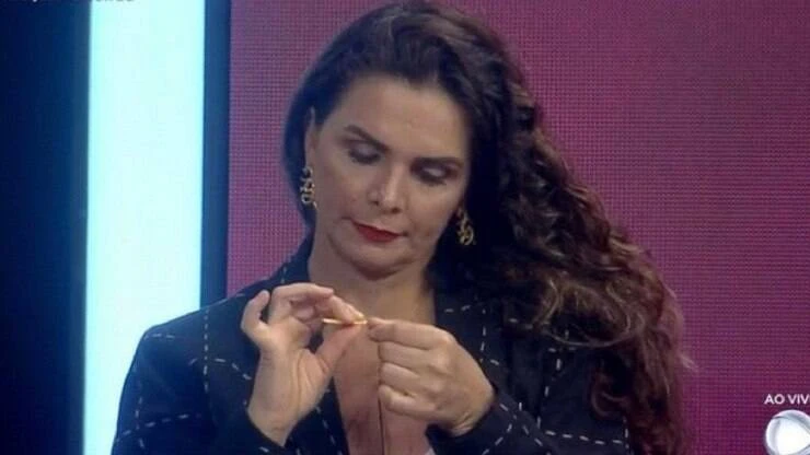 Luiza Ambiel discute com Fabíola Gadelha e Sabrina Sato