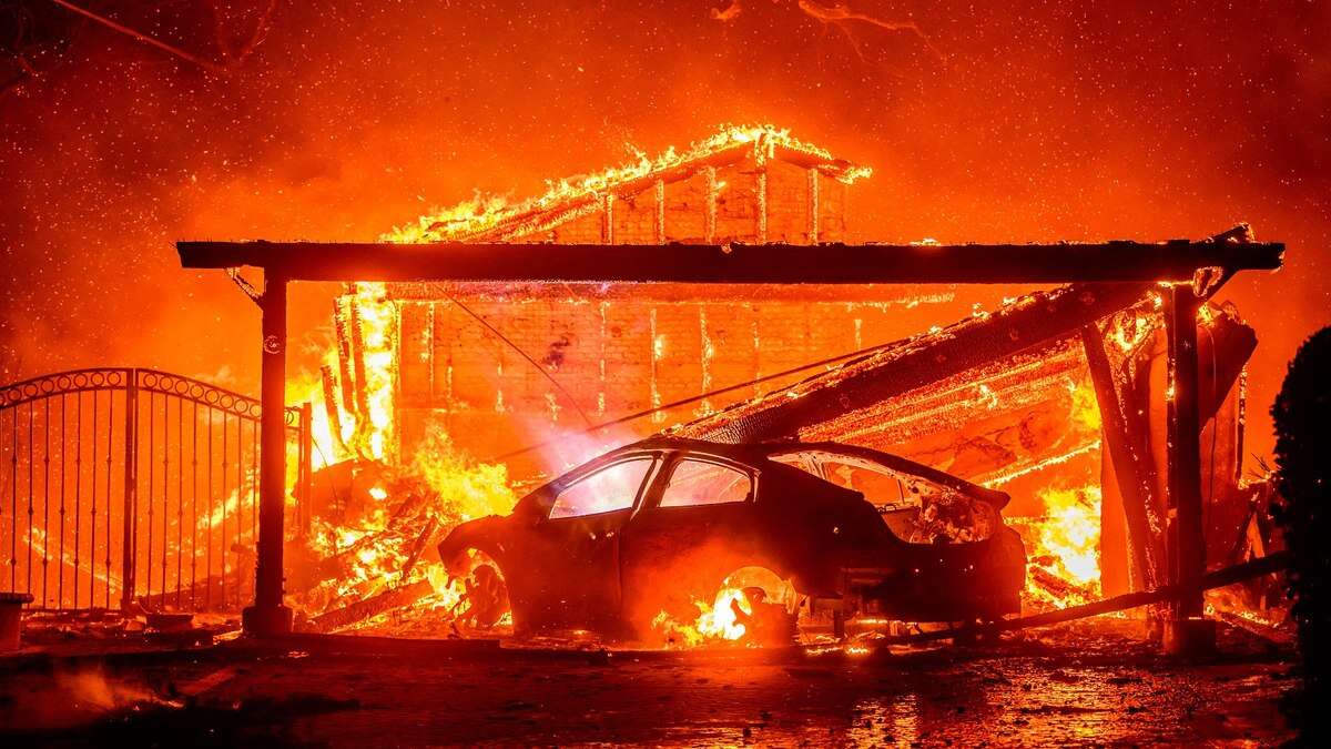 EUA: fogo avança em Los Angeles e polícia manda evacuar área perto da Calçada da Fama