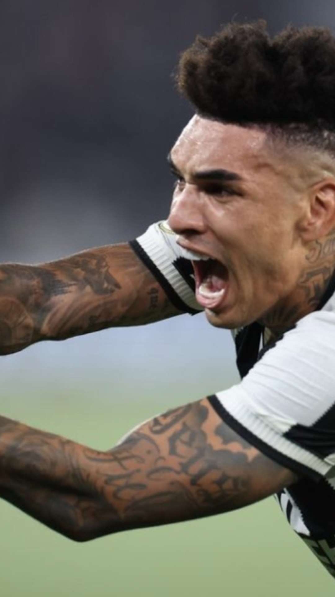 Botafogo enfrenta o Corinthians para manter a liderança do Brasileirão