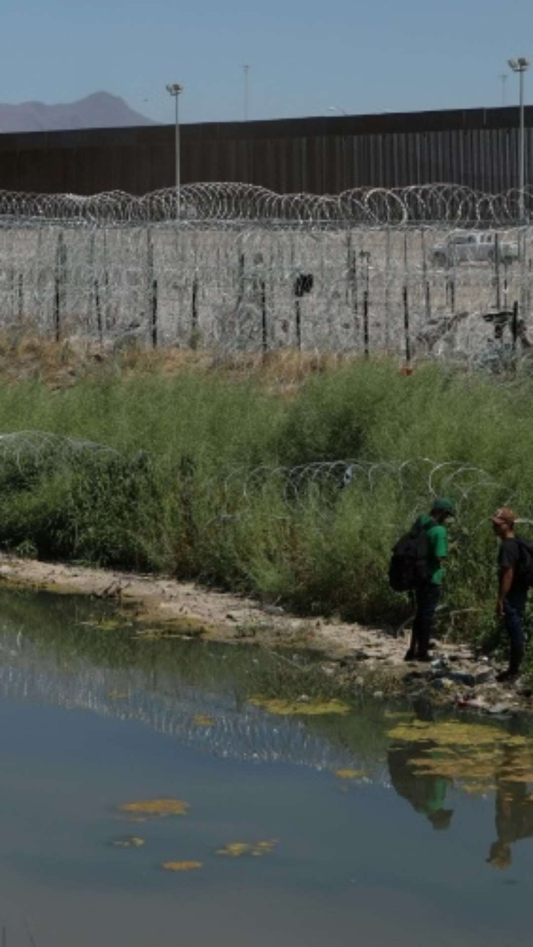 Migrantes enfrentam novo obstáculo em seu caminho para os EUA: o calor extremo