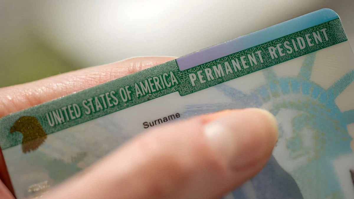 Trump obriga estrangeiros a sair dos EUA para pedir green card