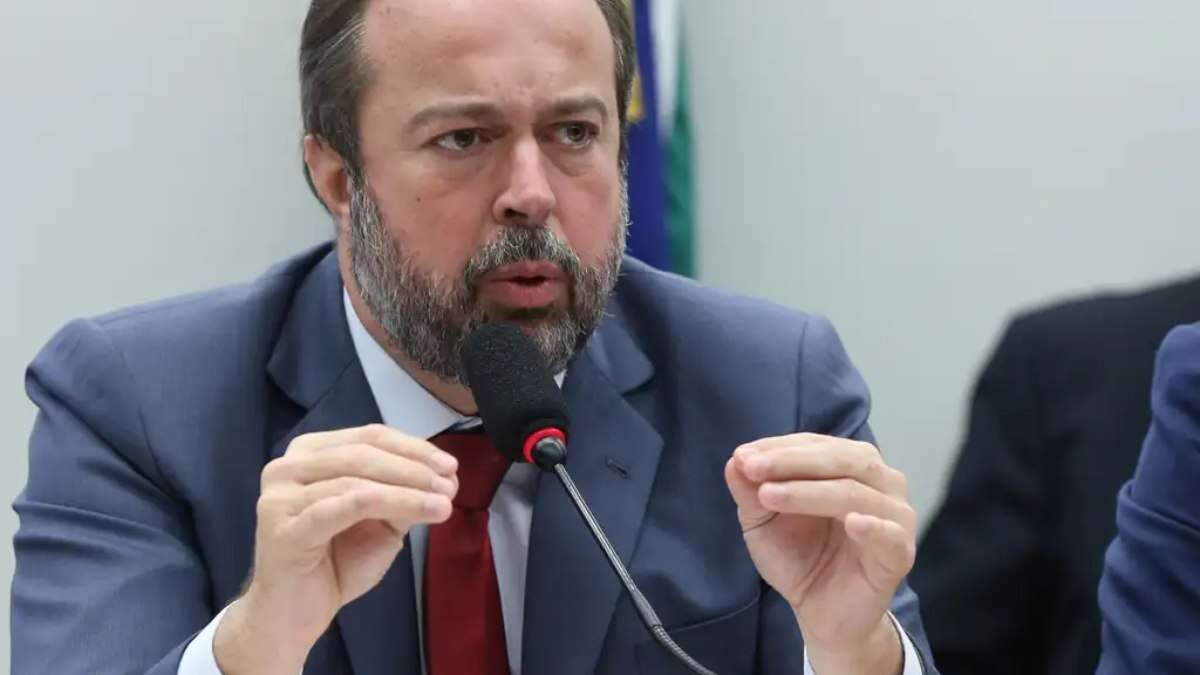 Horário de verão será definido na terça-feira, diz ministro de Minas e Energia