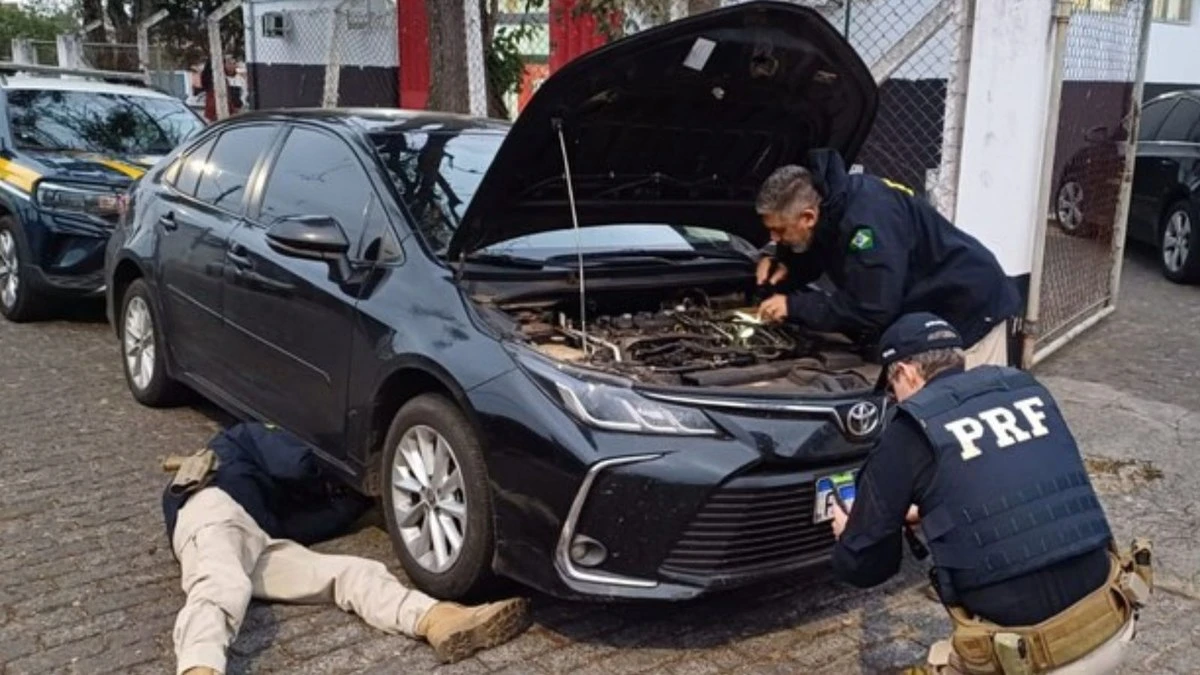 Motorista é preso ao admitir compra de carro roubado online