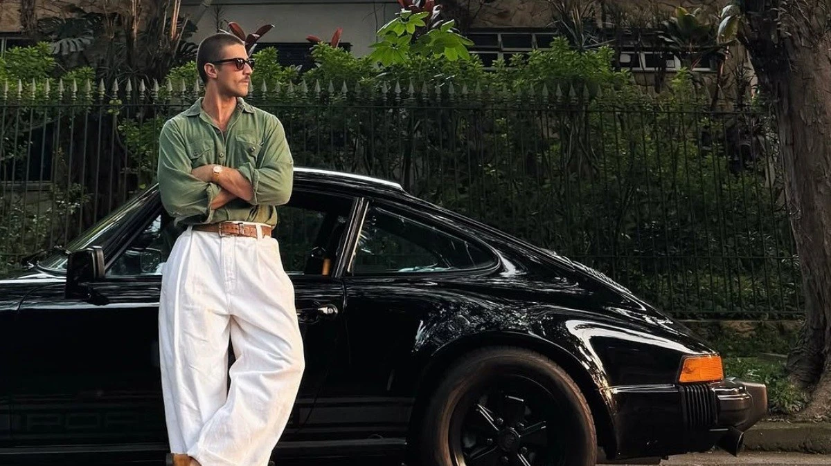 Chay Suede viraliza
dirigindo Porsche clássico de R$ 1 milhão