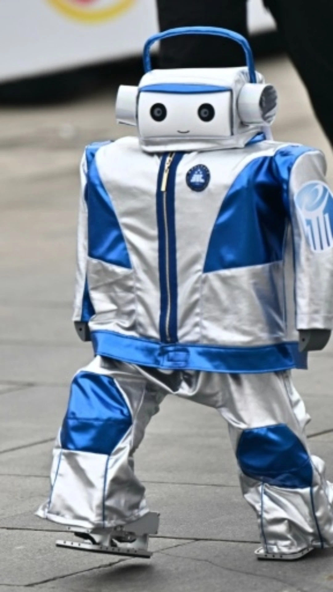 Pequim sedia primeira meia maratona de robôs humanoides