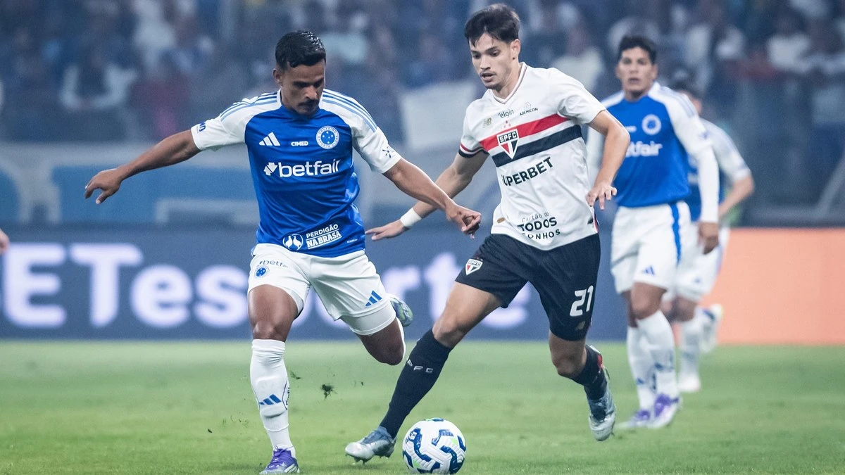 Com desvio cruel, São Paulo perde invencibilidade para o Cruzeiro