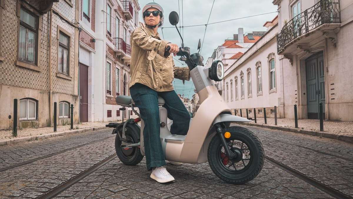 Vespinha
elétrica: Nova scooter com autonomia impressionante não exige CNH;
veja valores