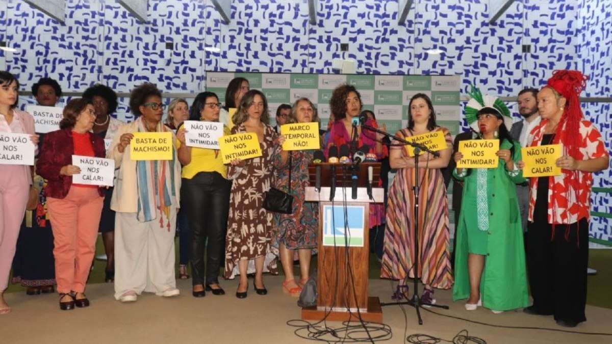 'Não vamos nos calar': Como o machismo afeta as mulheres na política