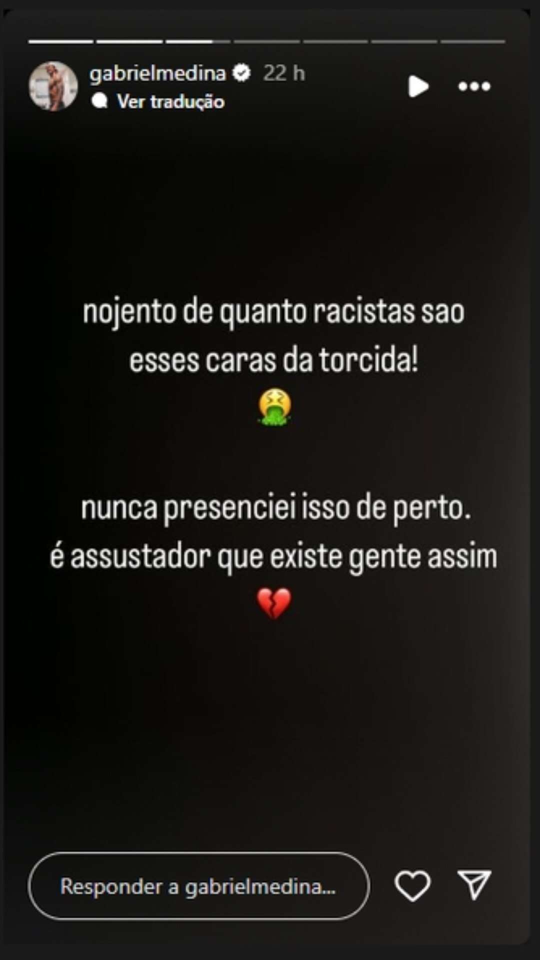 Gabriel Medina acompanha clássico e relata cantos racistas