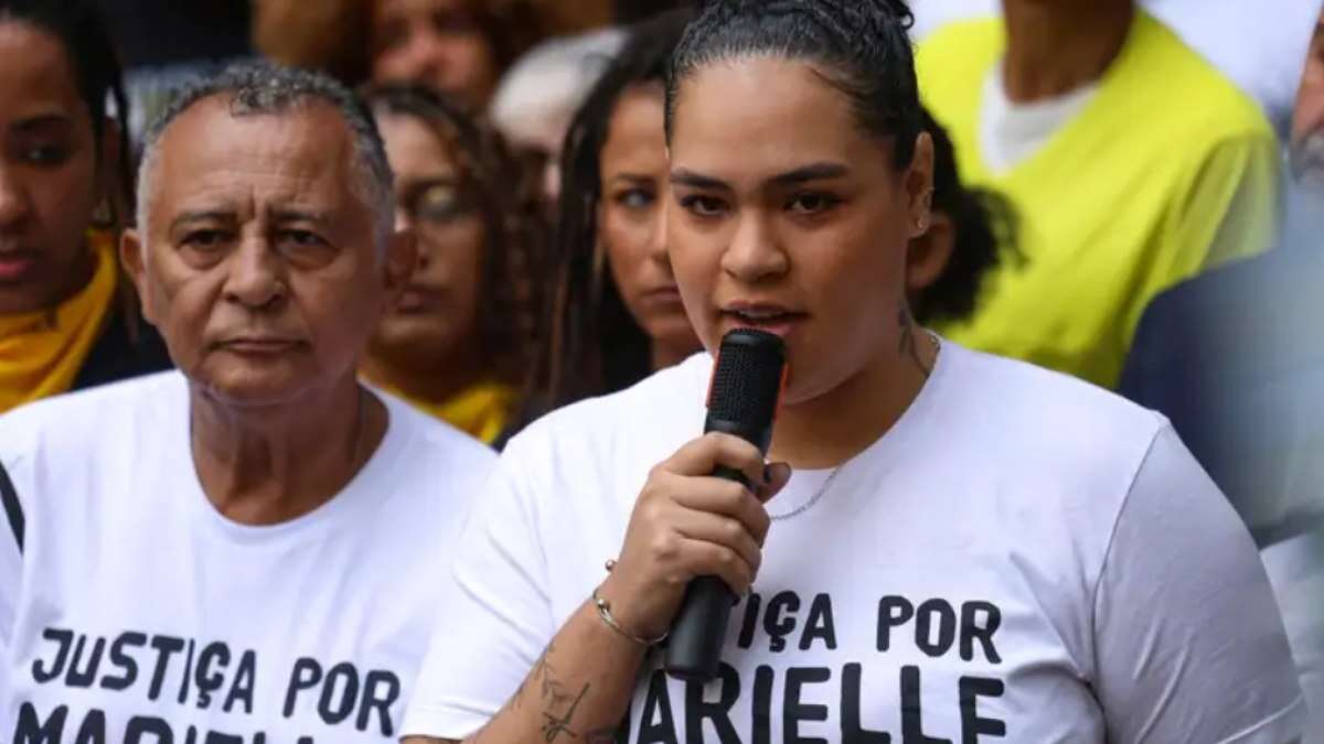 Filha de Marielle chora ao ver sua foto entre as buscas de Ronnie Lessa antes do crime