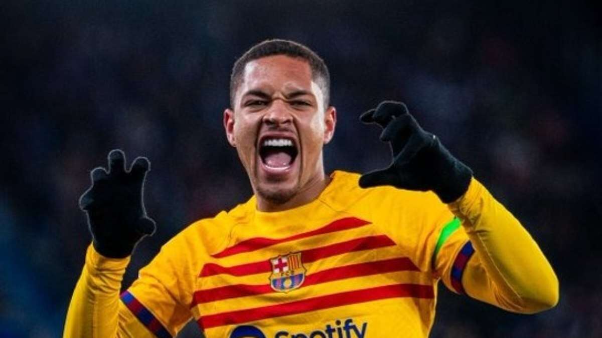 Vitor Roque pode deixar o Barcelona após interesse de gigante italiano