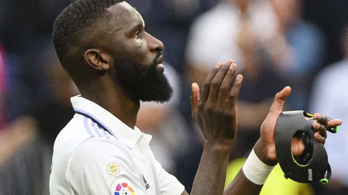 Zagueiro do Real Madrid despista sobre Messi x Cristiano Ronaldo e exalta Lamine Yamal