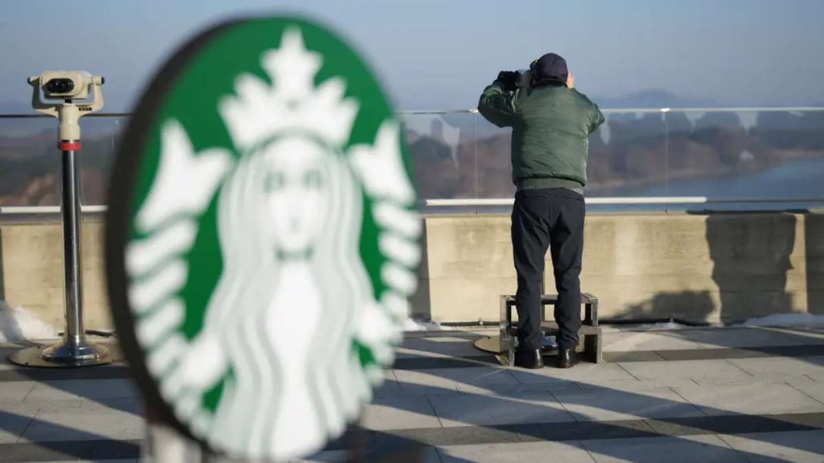 Starbucks inaugura cafeteria com vista para a Coreia do Norte