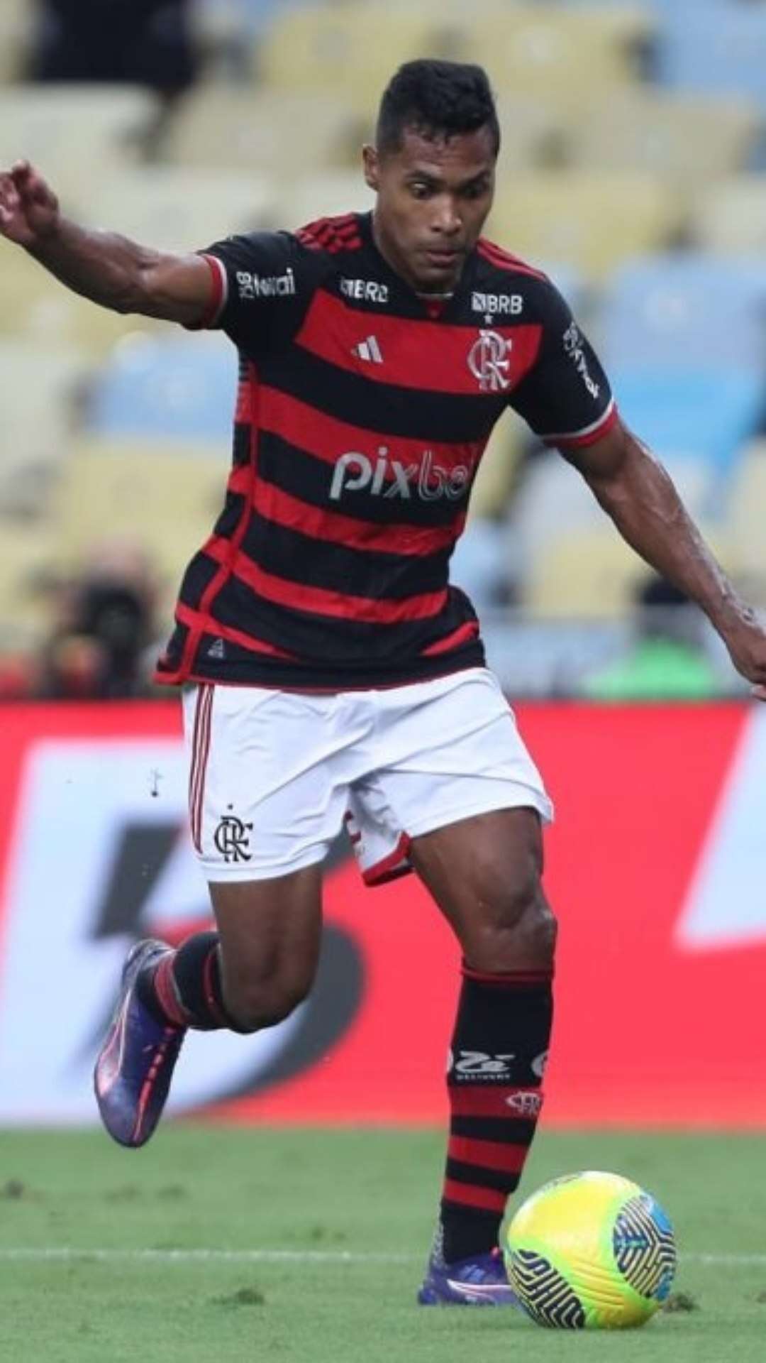 Com retorno de Alex Sandro, Flamengo se prepara para enfrentar o Fluminense