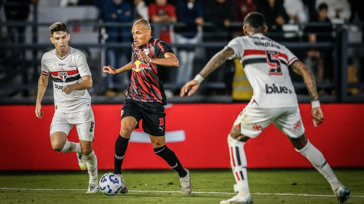 Jhon Jhon brilha contra o São Paulo e repercute nas redes sociais