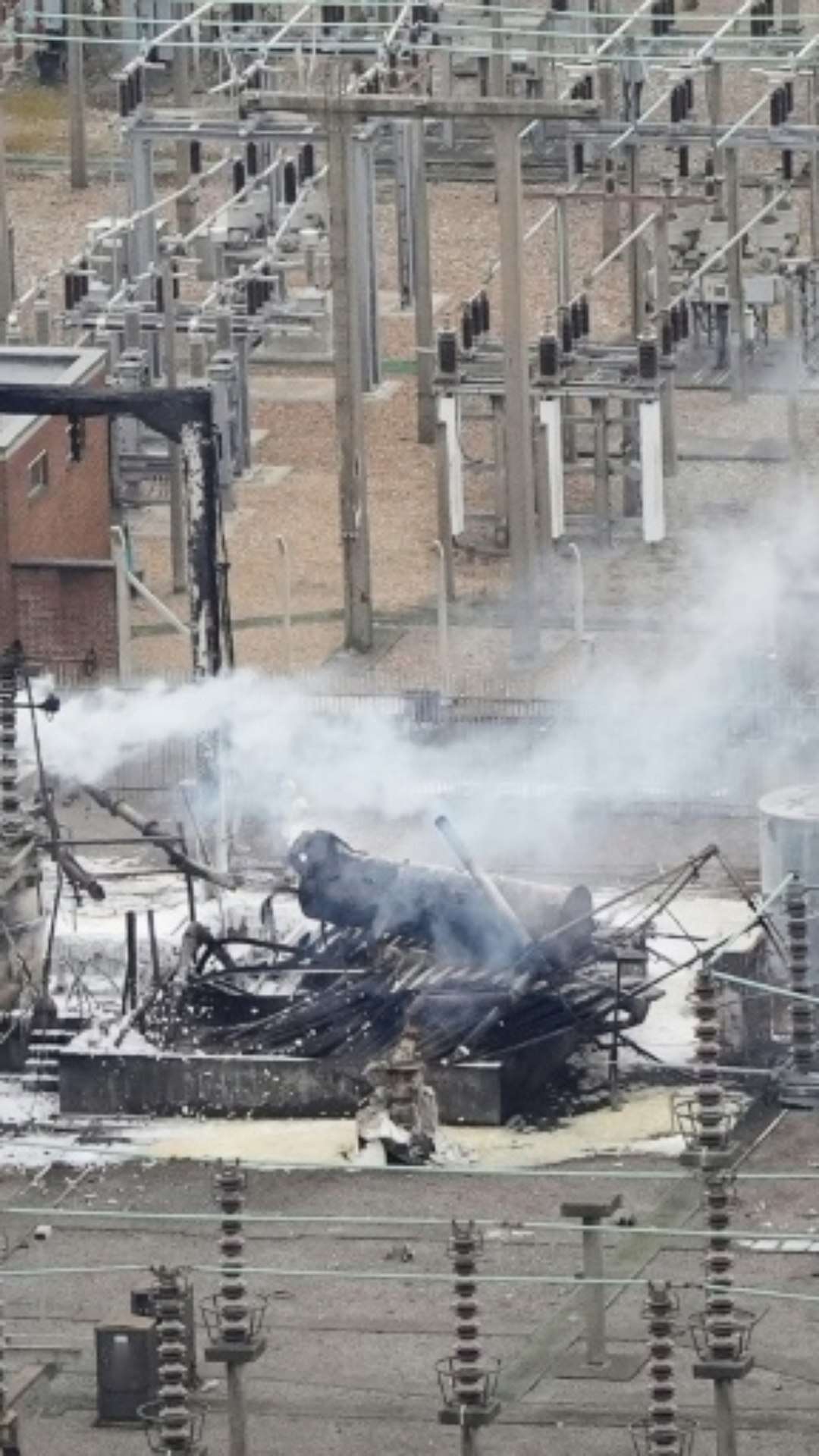 Aeroporto de Heathrow, em Londres, está 'plenamente operacional' após incêndio