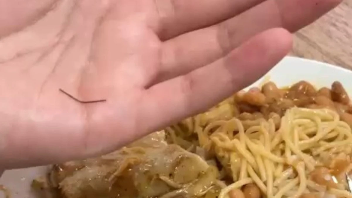 Estudante encontra pedaço de metal em comida do RU da Ufam
