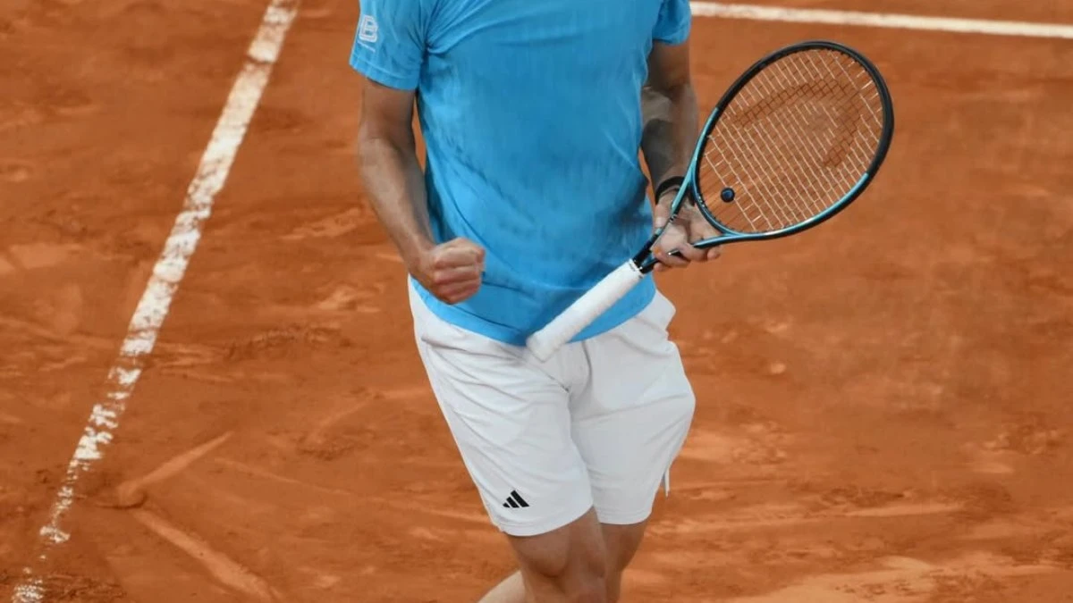 Zverev avança e aguarda João Fonseca ou Mensik na semifinal