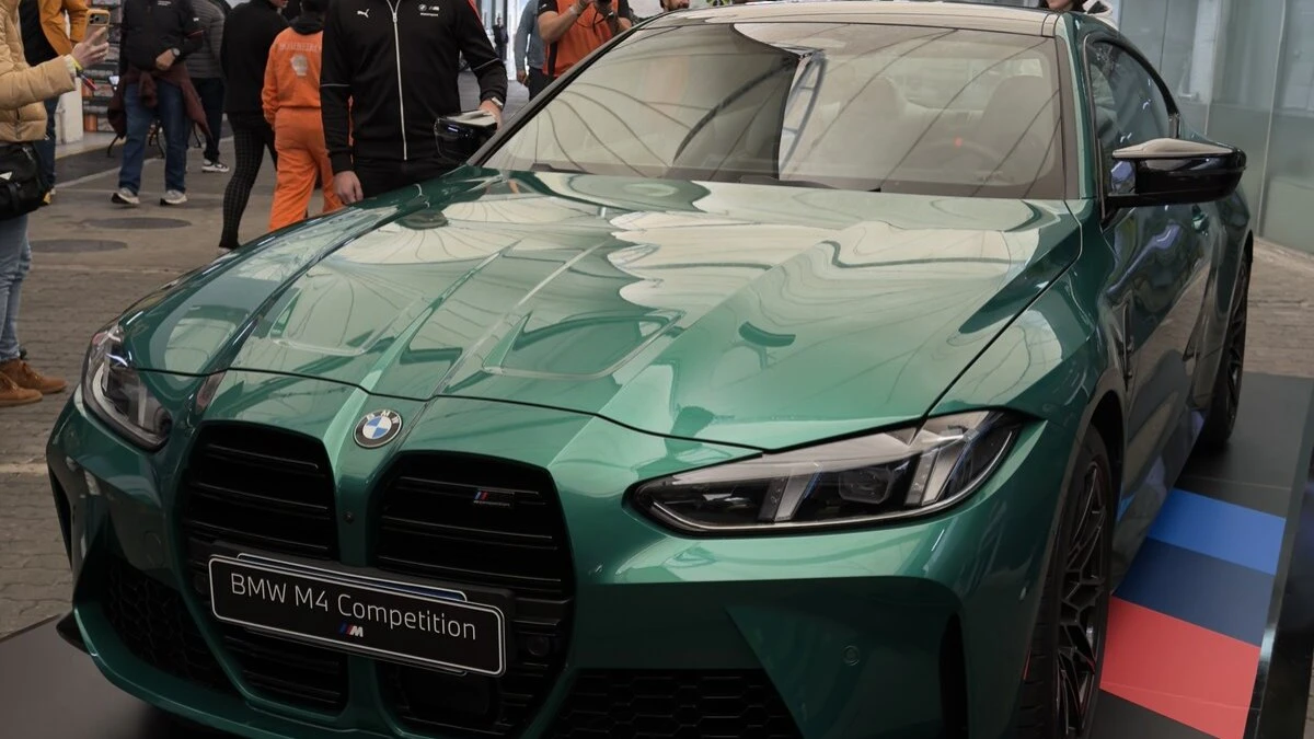 BMW M4 estreia no Brasil como pace car da M2 Cup