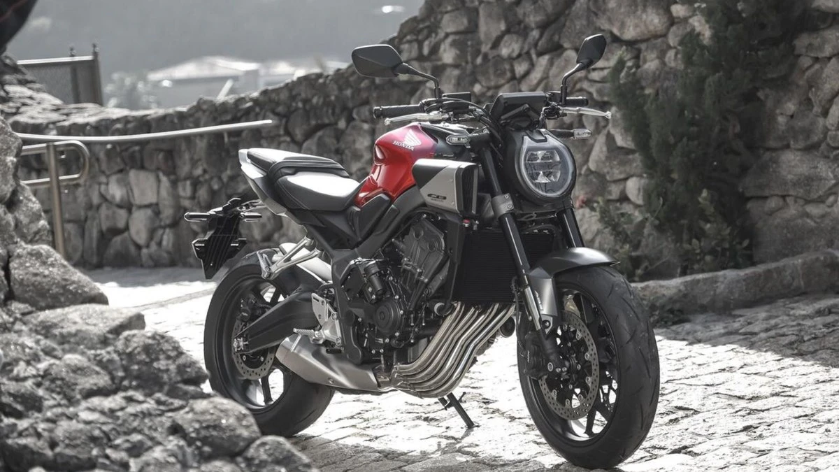 Honda lança CB 650R com E-Clutch e renova estilo Neo Sports Café