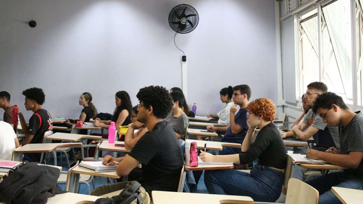 Unicamp 2024: Glória Maria e ChatGPT foram temas da 2ª fase