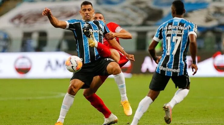 Grêmio marca no fim e empata com América; Kannemann é expulso e vira desfalque