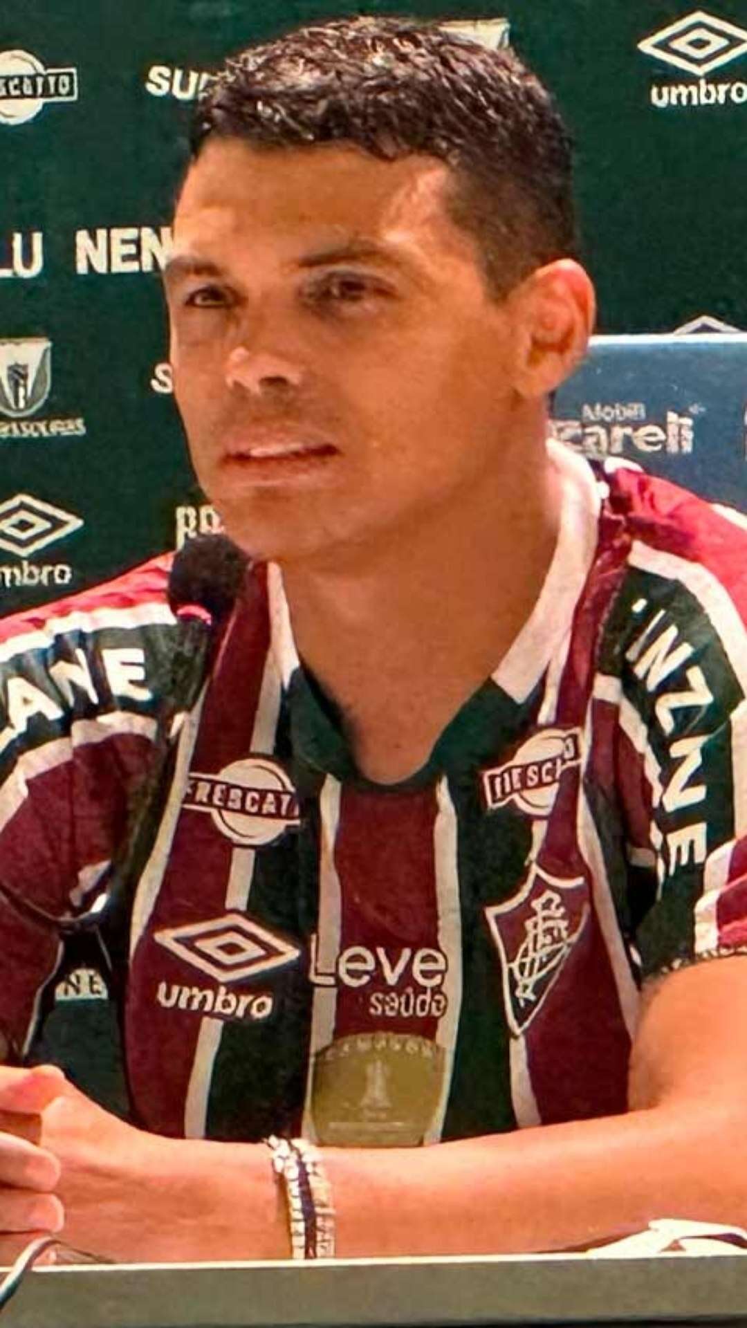 Thiago Silva, do Fluminense, realiza exames no CT Carlos Castilho