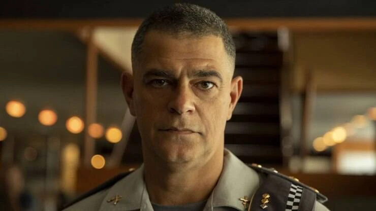 Pai de 3 filhas, Du Moscovis vive assassino de mulheres em série: 