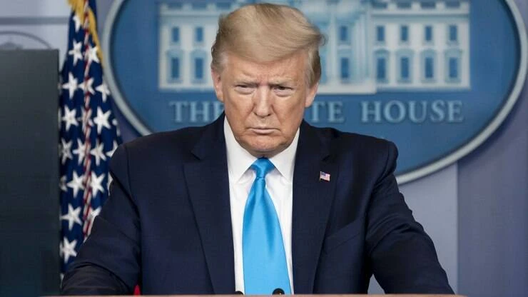 Com 37% dos tuítes taxados como fake news, Trump posta: 