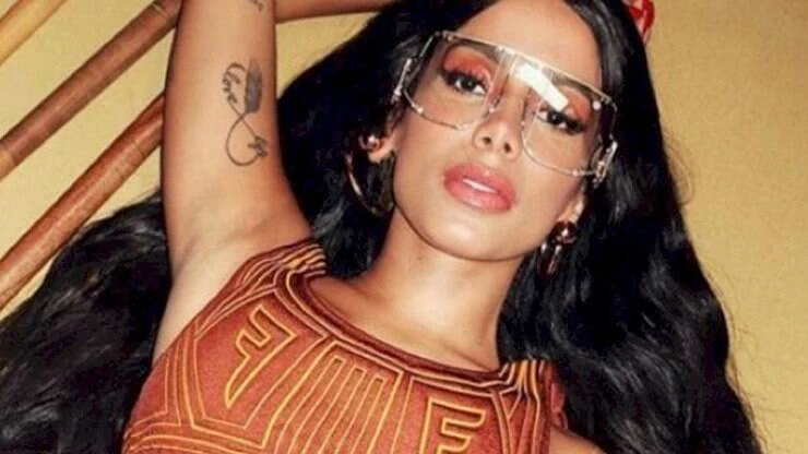Anitta passa perfume lá. Será que isso é ok para a saúde íntima?