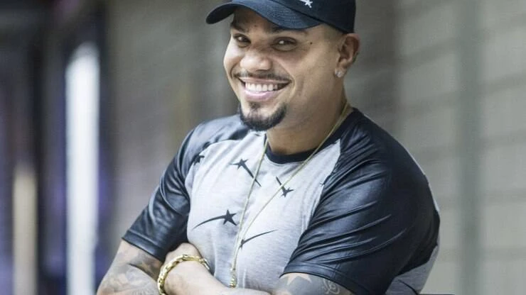 Conversa de Naldo Benny cantando mulher comprometida é exposta na web
