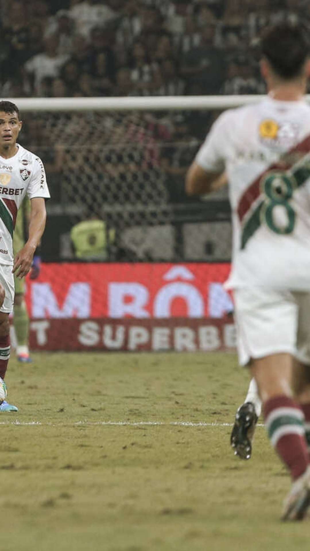 Lima segue como titular e Thiago Silva deve seguir fora em jogo do Fluminense