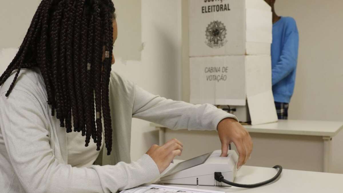 Eleições 2024: urnas eletrônicas serão levadas neste sábado aos locais de votação em SP