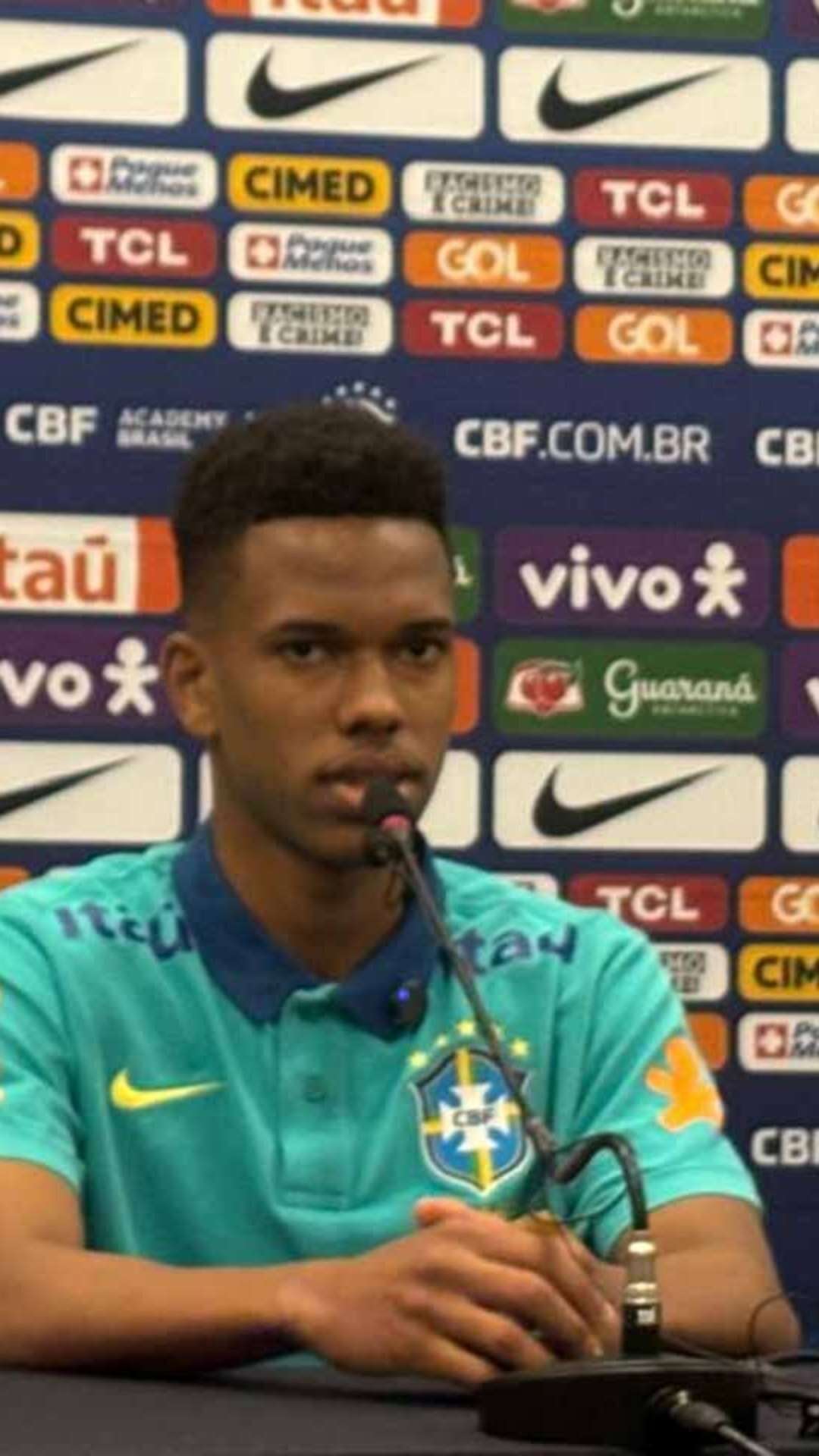 Estêvão minimiza pressão em estreia na Seleção: ‘É meu parque de diversões’