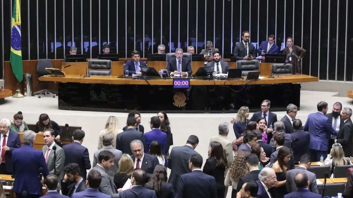 Senado aprova PEC que corta gastos e restringe abono do PIS/Pasep; entenda os pontos