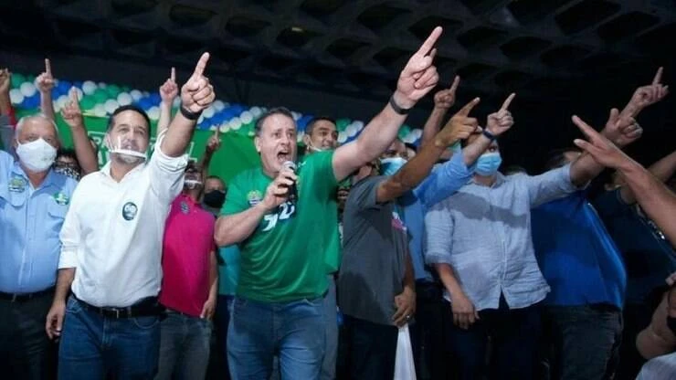 Prefeito de Vitória testa positivo para Covid-19 após evento com 2 mil pessoas