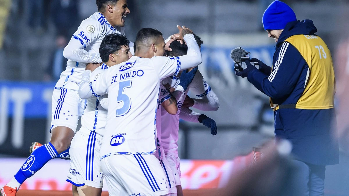 Cruzeiro x Bragantino: acompanhe ao vivo o jogo do Brasileirão
