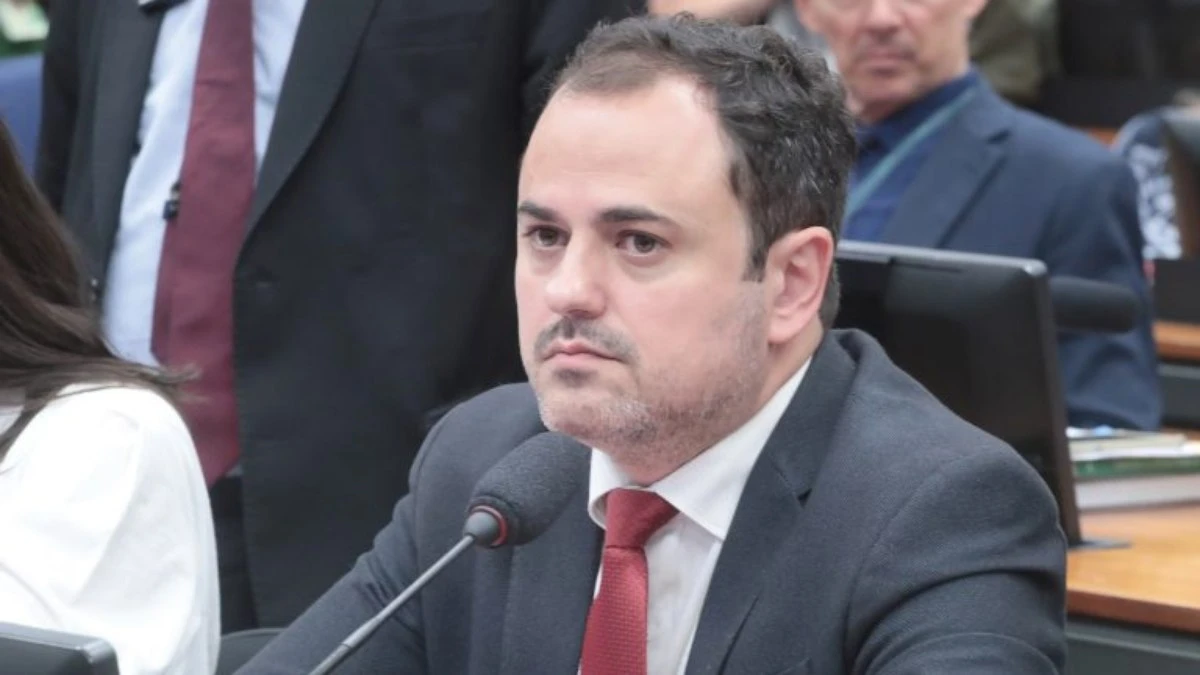 Aprovada cassação de Glauber Braga, que anuncia greve de fome