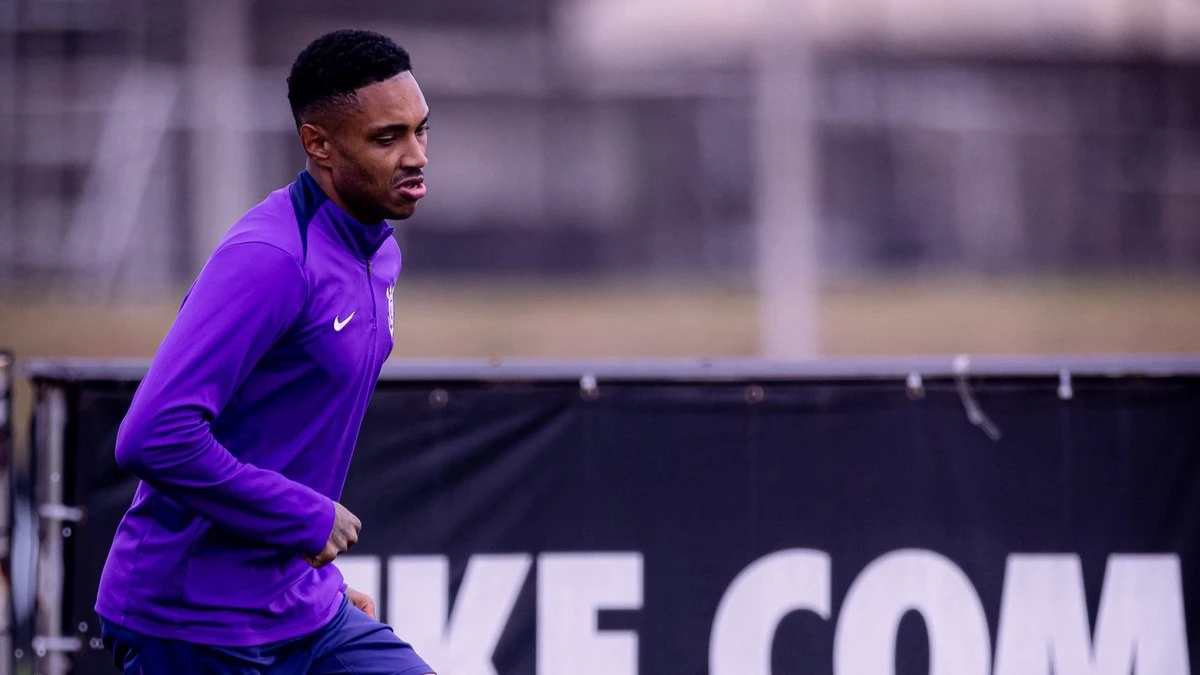 Quando estreia? Vitinho dá pista em apresentação no Corinthians
