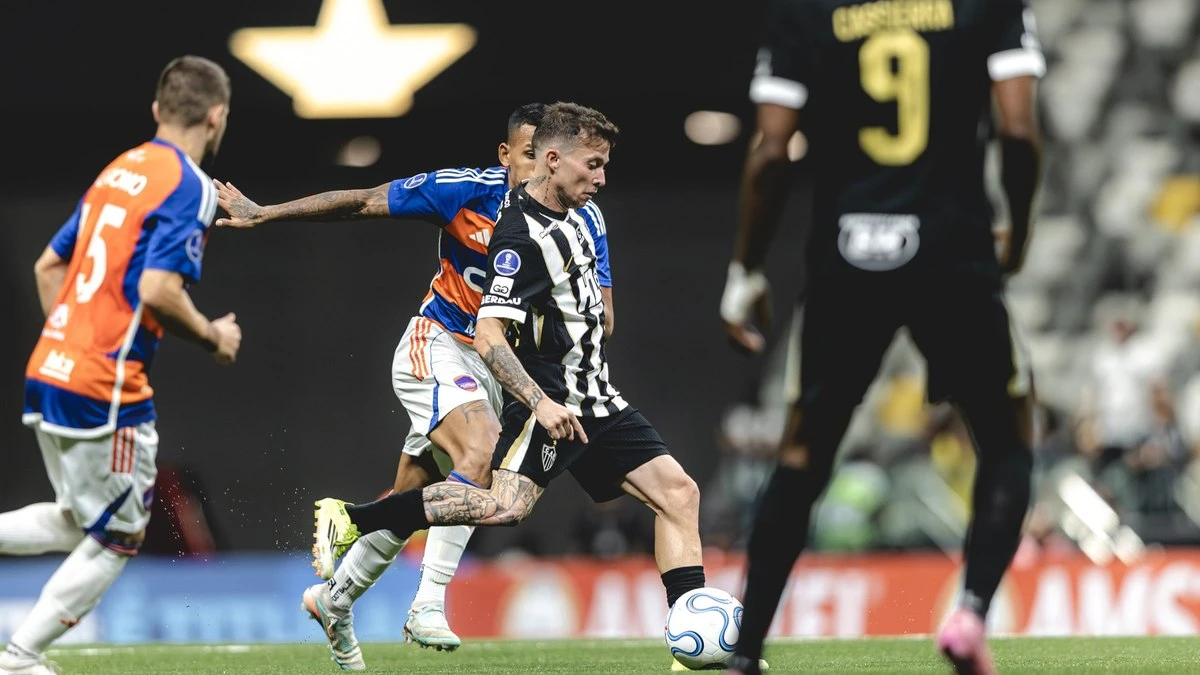 Com sustos, Atlético vence time venezuelano e avança às oitavas