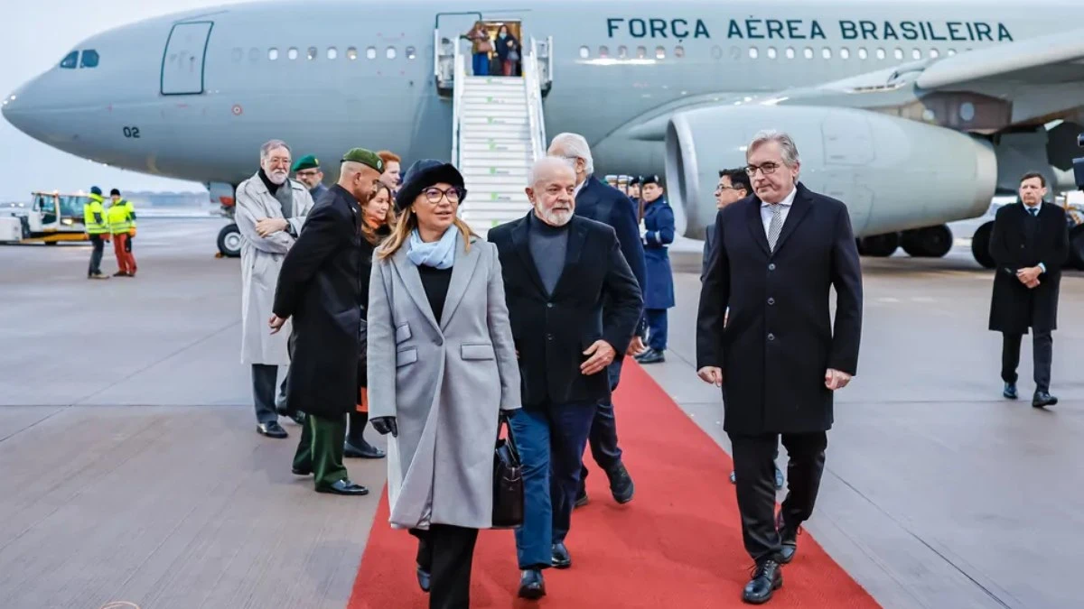 Lula desembarca em Berlim e defende 