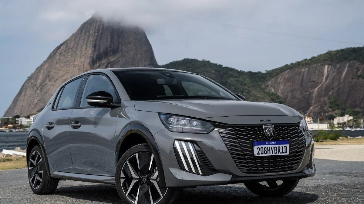 Peugeot 208 e 2008 agora são híbridos flex