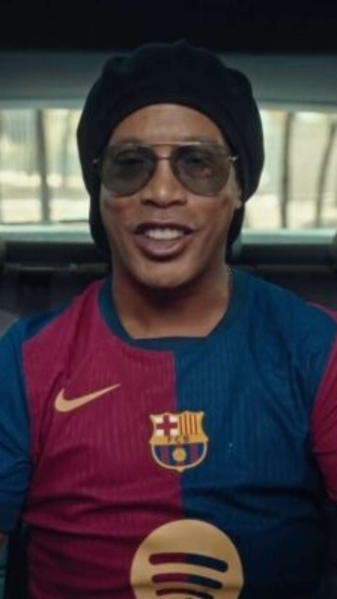 Rihanna expõe fascínio pela Seleção e Ronaldinho na infância