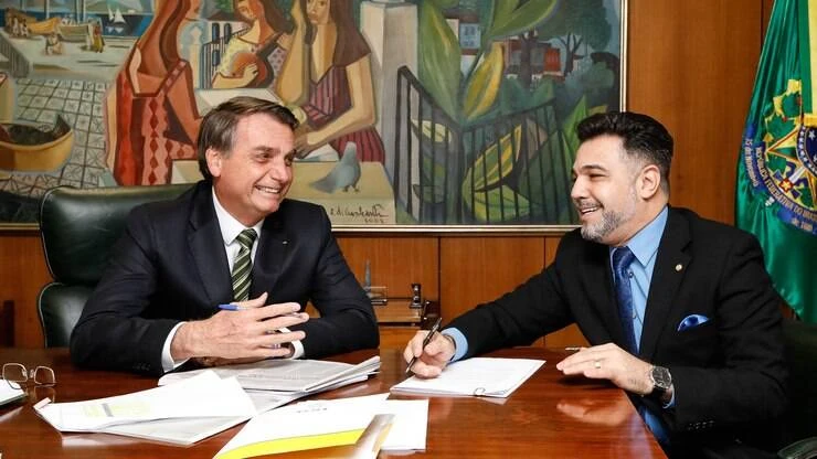 Marco Feliciano diz que Mourão é 'conspirador' e quer tomar lugar de Bolsonaro
