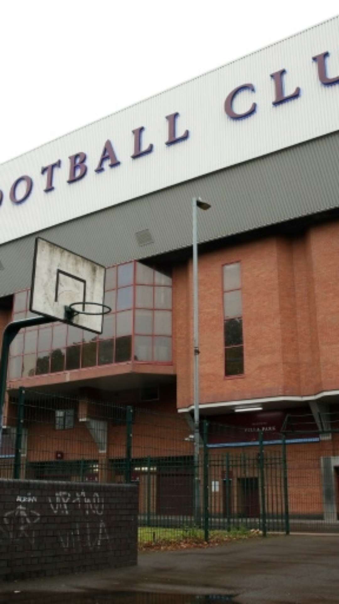 Morre Gary Shaw, ídolo do Aston Villa campeão da Europa em 1982