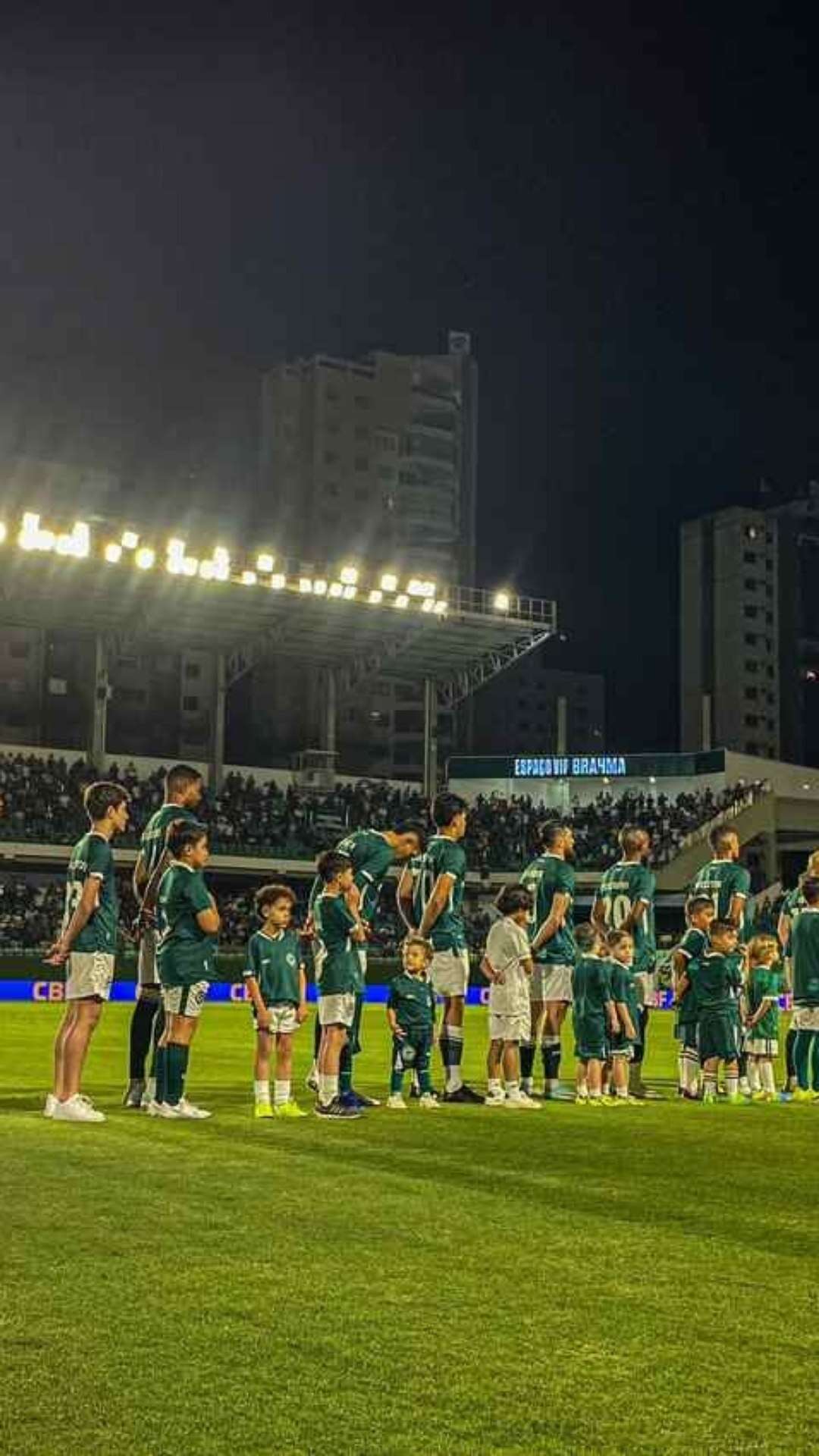 Em jogo com gol contra estranho, Goiás e CRB empatam pela Série B