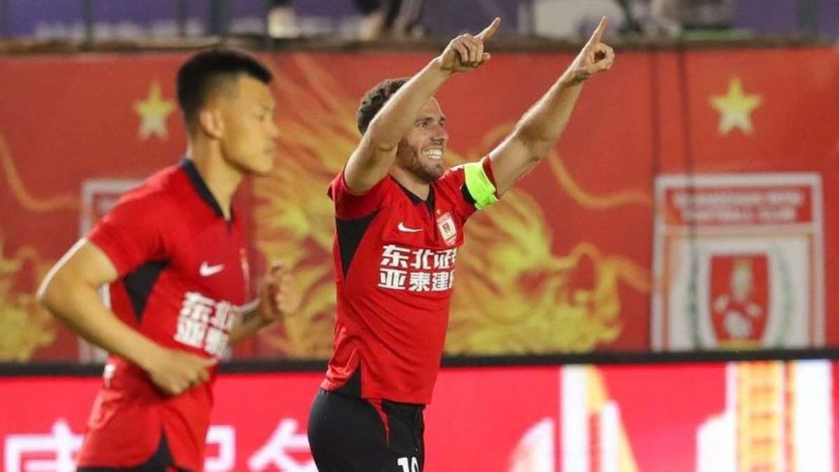 Ex-Santos encaminha acerto com o Beijing Guoan e pode se naturalizar chinês