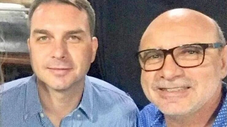 Ex-assessor de Flávio Bolsonaro confessa rachadinha e participação como fantasma