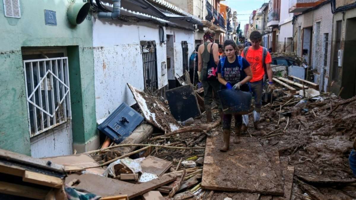 Enchentes na Espanha deixam 211 mortos e mais de 2 mil desaparecidos