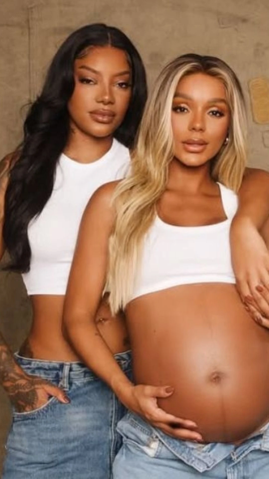 Com poucos dias de vida, filha de Ludmilla e Brunna Gonçalves aparece em revista americana